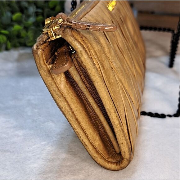 Authentic Miu Miu Matelasse Beige Leather Wallet - Picture 8 of 17